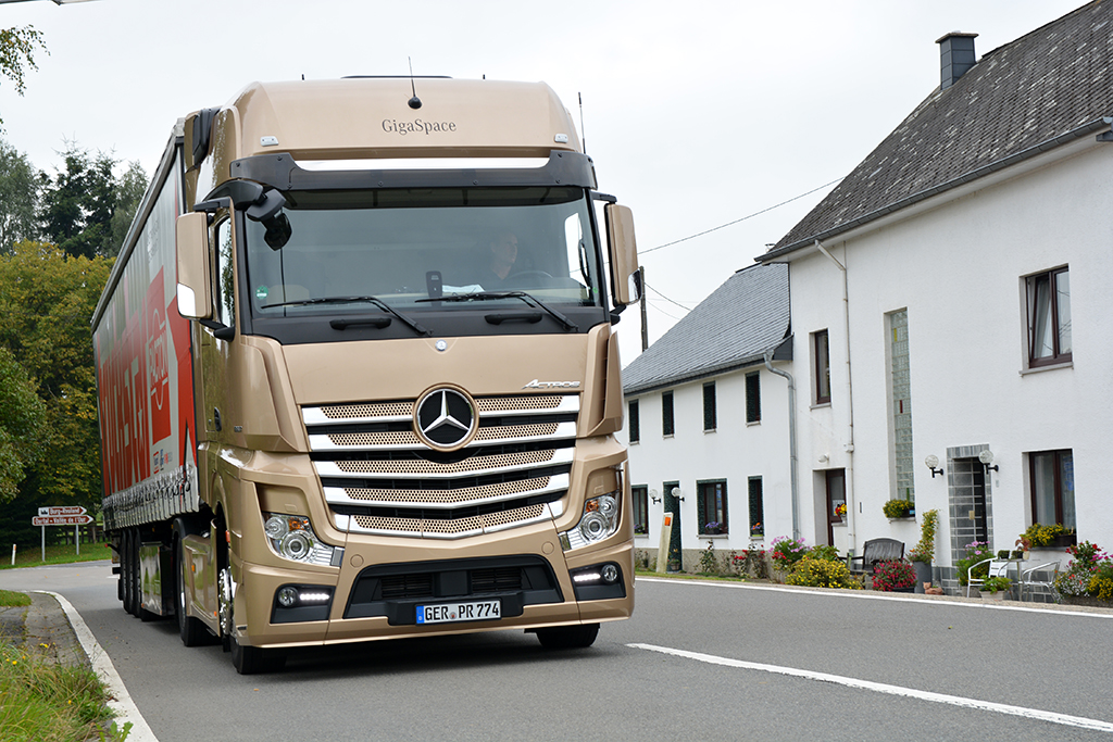 파일:Benz_Actros_1863(2012).jpg