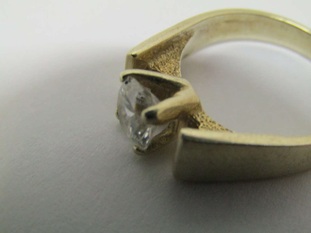 18 K Gold Ring with Clear Stone