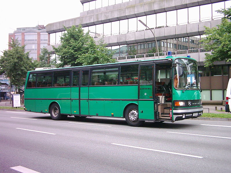 파일:external/upload.wikimedia.org/800px-Polizei_Reisebus_01.jpg