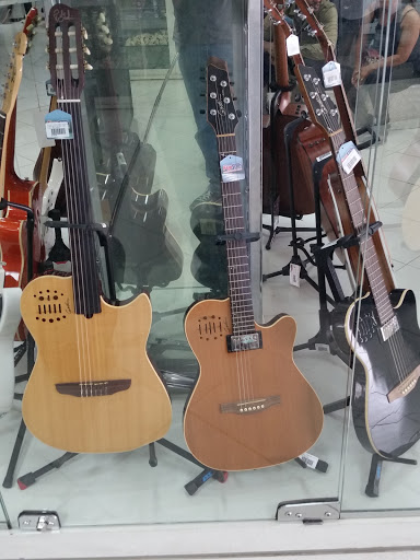 Fujisom Instrumentos Musicais, Av. São Paulo, 786 - St. Campinas, Goiânia - GO, 74510-030, Brasil, Lojas_Música_e_instrumentos_musicais, estado Goias