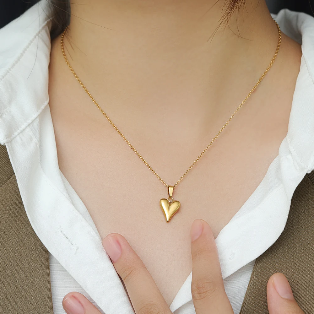 Title 6, Elegante Ins damesketting met liefdeshart, lich...