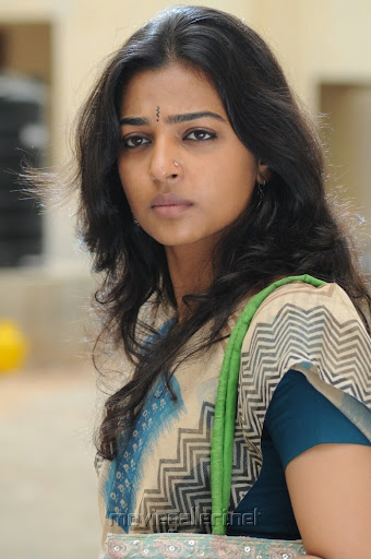 Radhika Apte Stills in Dhoni Movie - HD Latest Tamil Actress, Telugu ...