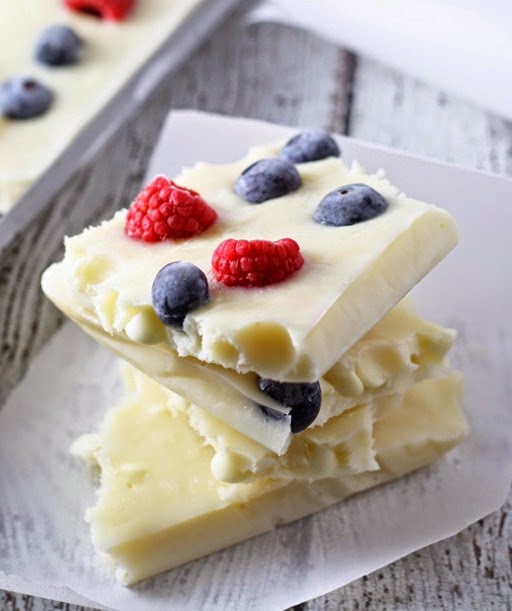 red-white-blue-frozen-yogurt-bark-3-680x811