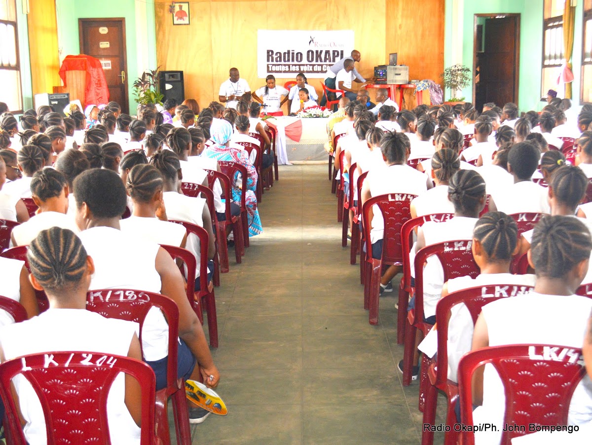 (Illustration) L’émission Découverte de la Radio Okapi produite et diffusée en direct du lycée Kabambare à Kinshasa, lors de la célébration de la journéeinternationale des droits des femmes. Radio Okapi/Ph. John Bompengo DSC_0990.jpg?imgmax=1200