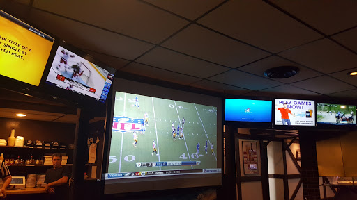 Restaurant «Stadium Sports Club & Pizza», reviews and photos, 4015 W Algonquin Rd, Rolling Meadows, IL 60008, USA