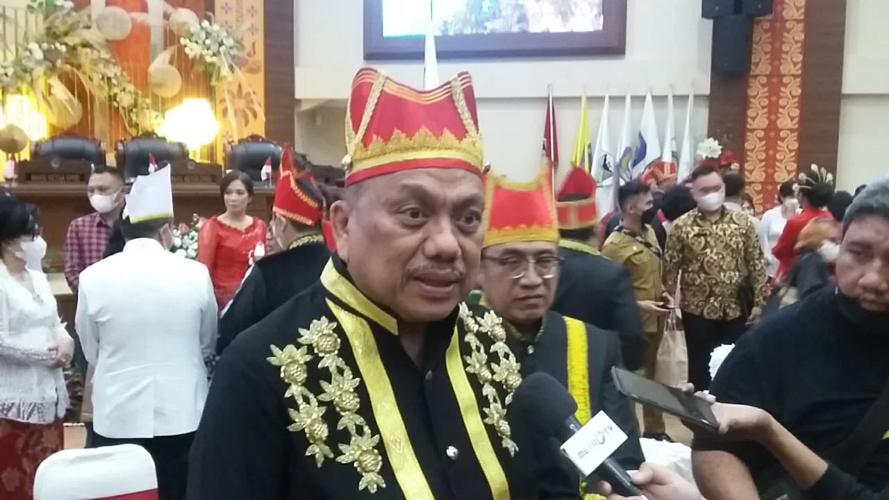 
DPRD Provinsi Sulawesi Utara menggelar rapat paripurna istimewa hari ulang tahun (HUT) ke-58 Sulawesi Utara, Jumat (23/9/2022). (Foto: Indimanado.com/Dwi)