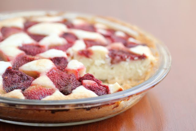 close-up photo of a strawberry cake