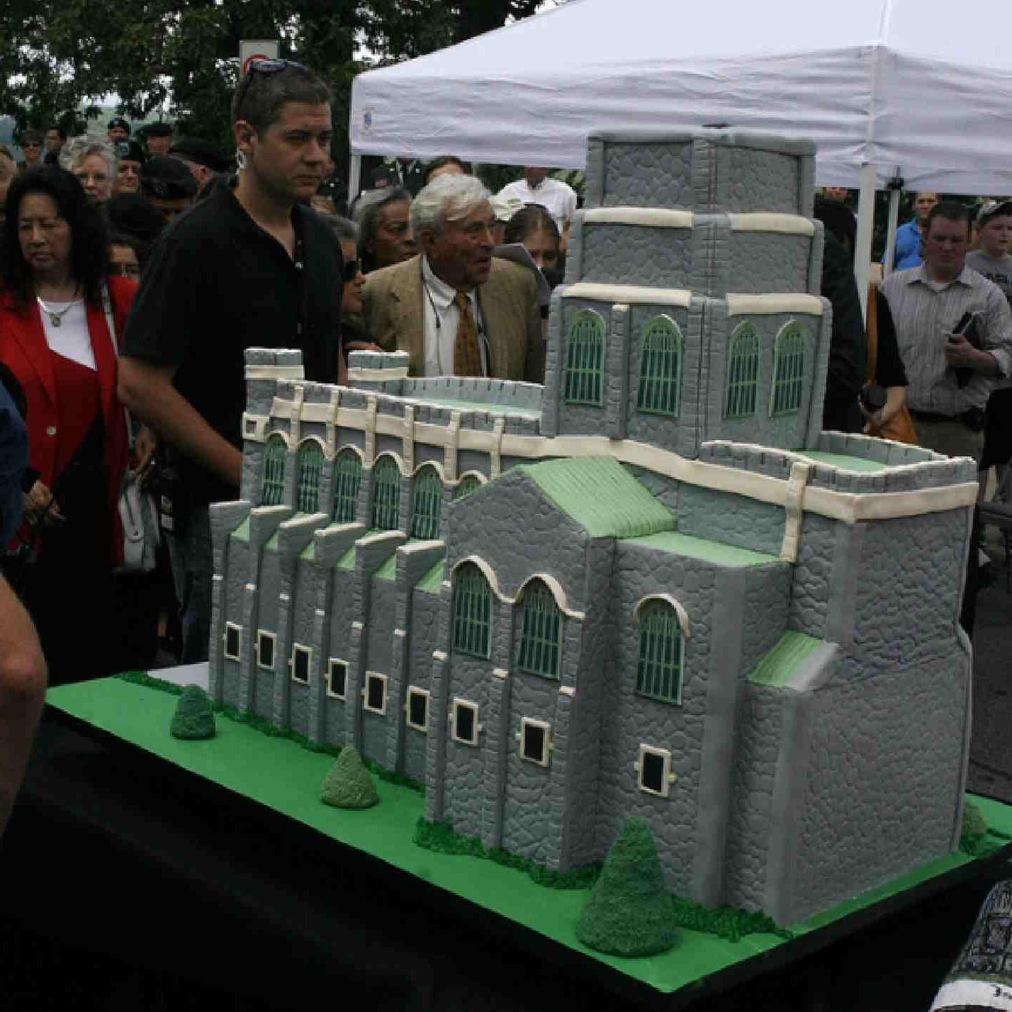    Cake Boss    presented a giant