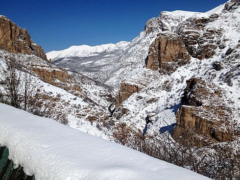 Schnee auf der Nordseite des Elburs-Gebirge, Chalus-Road, Iran