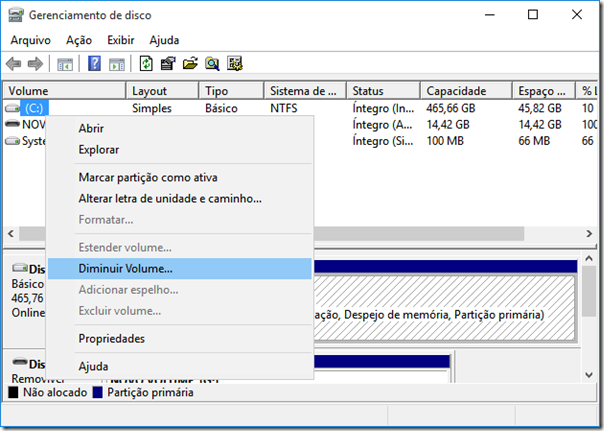 Clique com o botão direito em uma das partições e clique em Diminuir volume