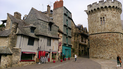 Entrada a Bretaña, Vitre y Fougeres. - TOUR DE FRANCE. (12)