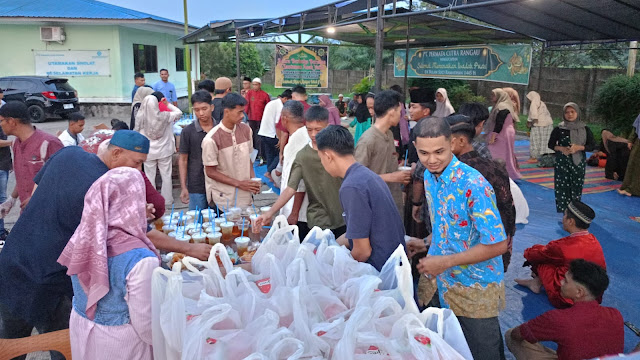 Berbuka Bersama Manajemen (PMKS) PT Permata Citra Salurkan Bantuan Paket Sembako Ke 57 Orang Anak Yatim.