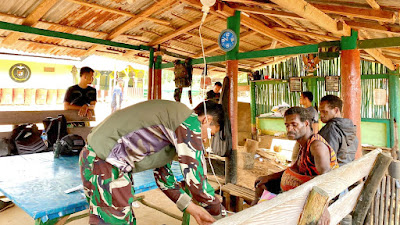 Bocah Distrik Jair Kab. Boven Digoel Di Larikan Orang Tuanya Ke Pos TNI Satgas Pamtas RI-PNG Yonif RK 111/KB Aceh Tamiang Karena Sakit Malaria