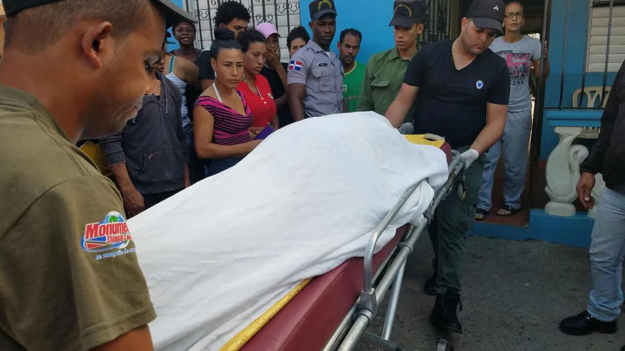 Encuentran mujer muerta en su residencia. 