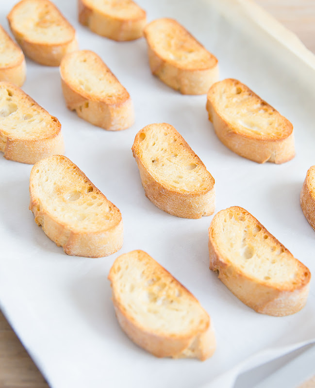 photo of toasted bread slices for bruscetta