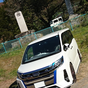 ノア ZRR85W