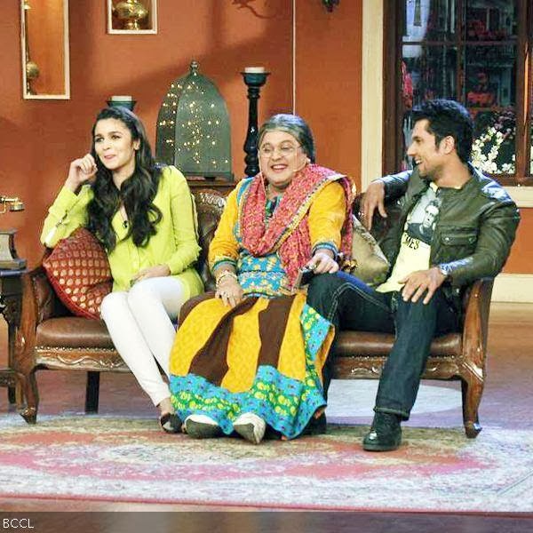 Ali Asgar aka Dadi with Highway lead pair, Alia Bhatt and Randeep Hooda during the promotion of the movie, on the sets of the TV show Comedy Nights With Kapil. (Pic: Viral Bhayani)<br /> 