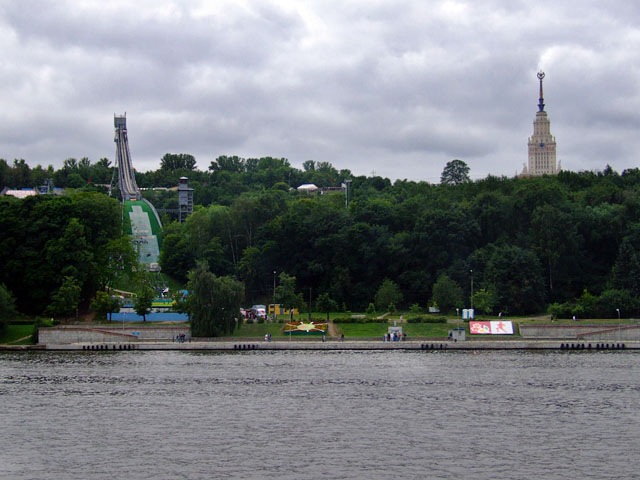 파일:external/upload.wikimedia.org/Vorobievy_mountains.jpg