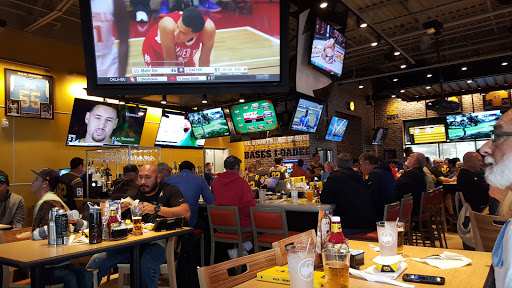 Chicken Wings Restaurant «Buffalo Wild Wings», reviews and photos, 1010 W San Marcos Blvd, San Marcos, CA 92078, USA