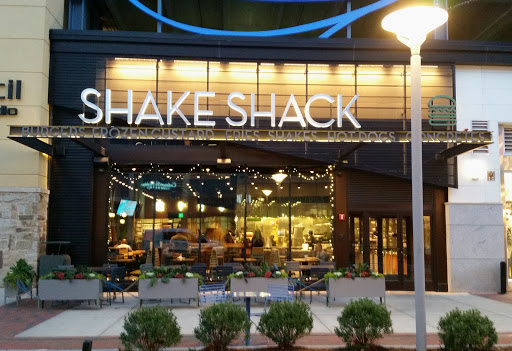 Hamburger Restaurant «Shake Shack - Dedham», reviews and photos, 950 Providence Hwy, Dedham, MA 02026, USA