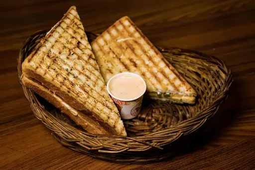 Grilled Cheesy Paneer Tikka Sandwich [2 Jumbo Triangles]