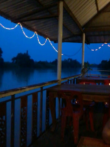 ร้านอาหารชมชล