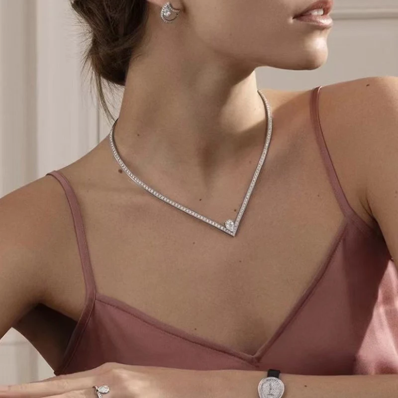 Collier complet en V avec diamants, pour soirées en discothèque, polyvalent, zircon. Un bijou éclatant pour toutes vos sorties.