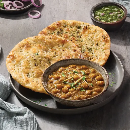 Amritsari Choley Kulcha (2 Pcs)