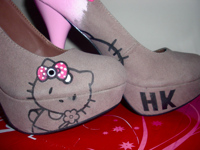 Zapatos de Hello Kitty con taconazos y plataformas