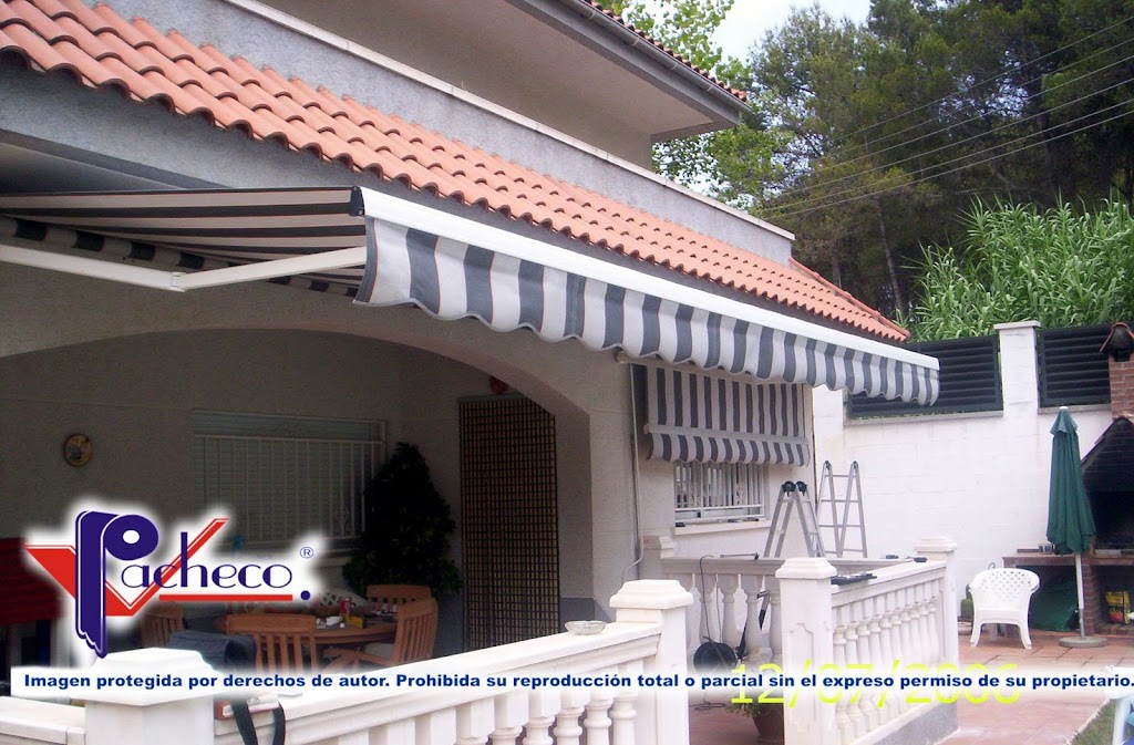 Toldo de brazo invisible para un jardin