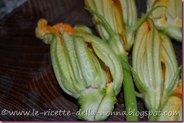 Fiori di zucca dolci fritti (1)