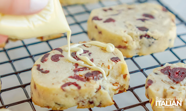 white chocolate chip cranberry cookies drizzled