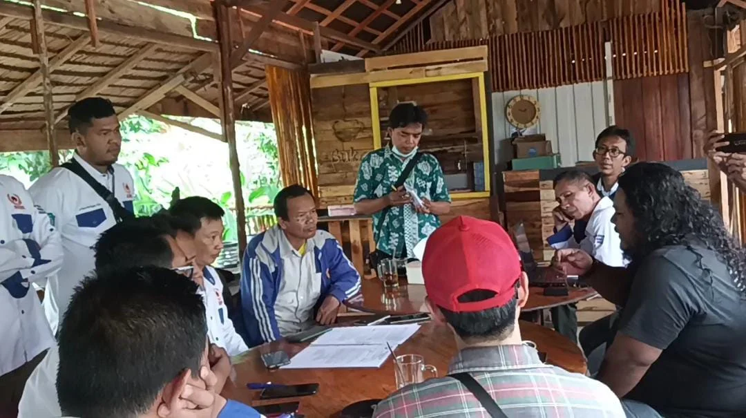 Konflik di Pertina Memanas, Petinju Kubu Raya Dilarang ikut Porprov Kalbar. Foto saat konferensi pers dengan wartawan. (Ho-Robby)