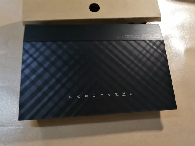 ASUS RT-AC51U 開箱 及 USB 共用手機 4G上網