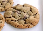 5 Ingredient Peanut Butter Chocolate Chip Cookies was pinched from <a href="http://www.tablespoon.com/recipes/5-ingredient-peanut-butter-chocolate-chip-cookies-recipe/2/" target="_blank">www.tablespoon.com.</a>