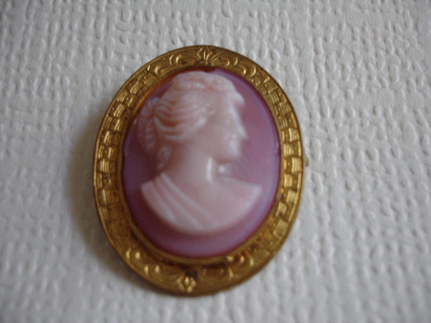 Vintage Cameo Brooch 1920s