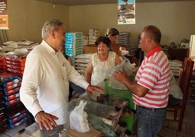 Em visita a Rosário Oeste, Taborelli recebe apoio da população