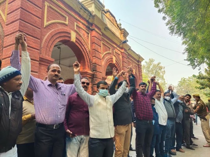 मानव श्रृंखला बनाकर मतदाता बनने के लिए जागरूकता कार्यक्रम का हुआ आयोजन। नारद रिटर्न न्यूज