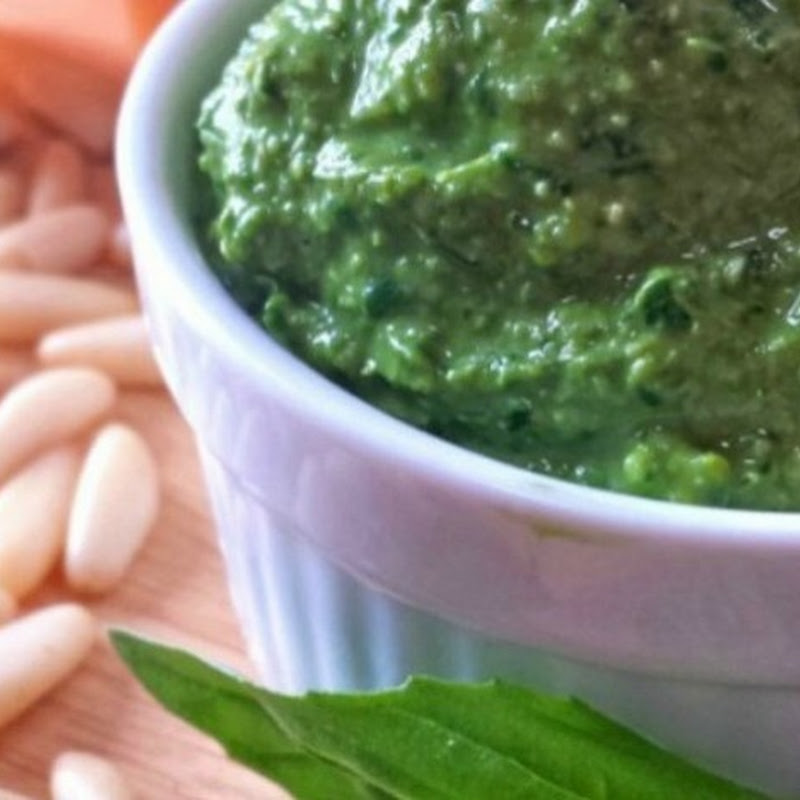 Pesto di basilico tradizionale, per gli intolleranti al lattosio.