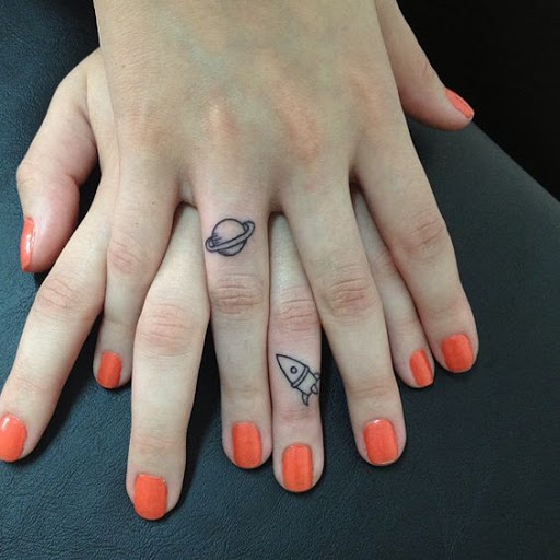 cool tattoos on fingers