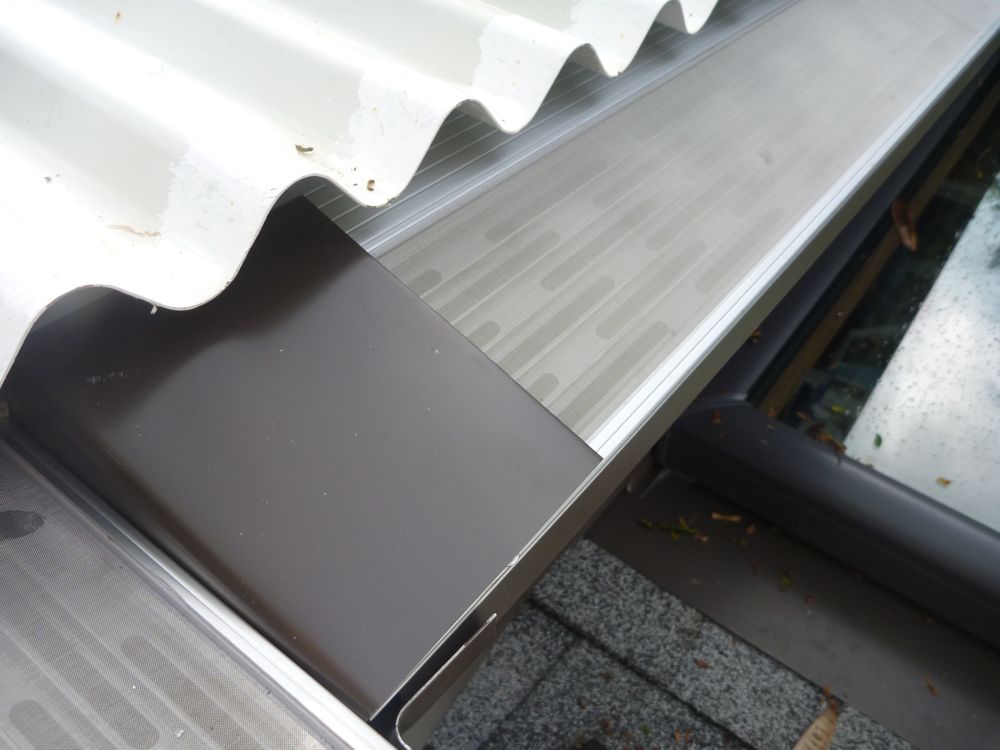 Hawaii House Build Rain gutters..!