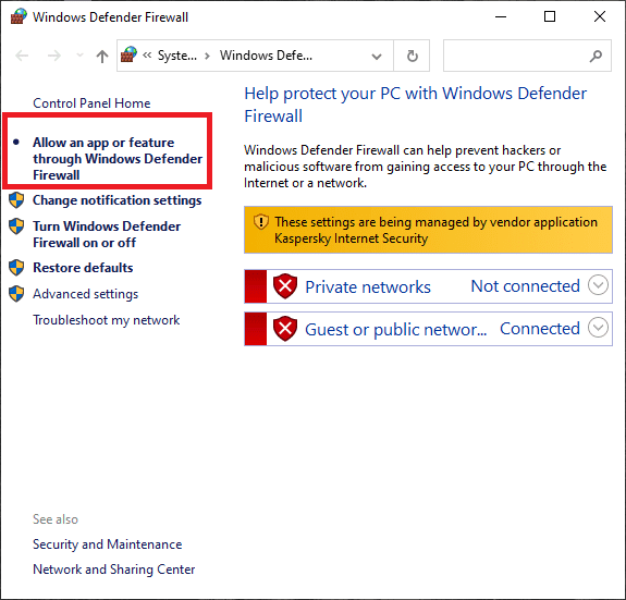 Seleziona Consenti un'app o una funzionalità tramite l'opzione Windows Defender Firewall sul lato sinistro.