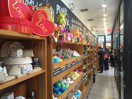 Cosmetics Store «LUSH», reviews and photos, 1961 Chain Bridge Rd, McLean, VA 22102, USA