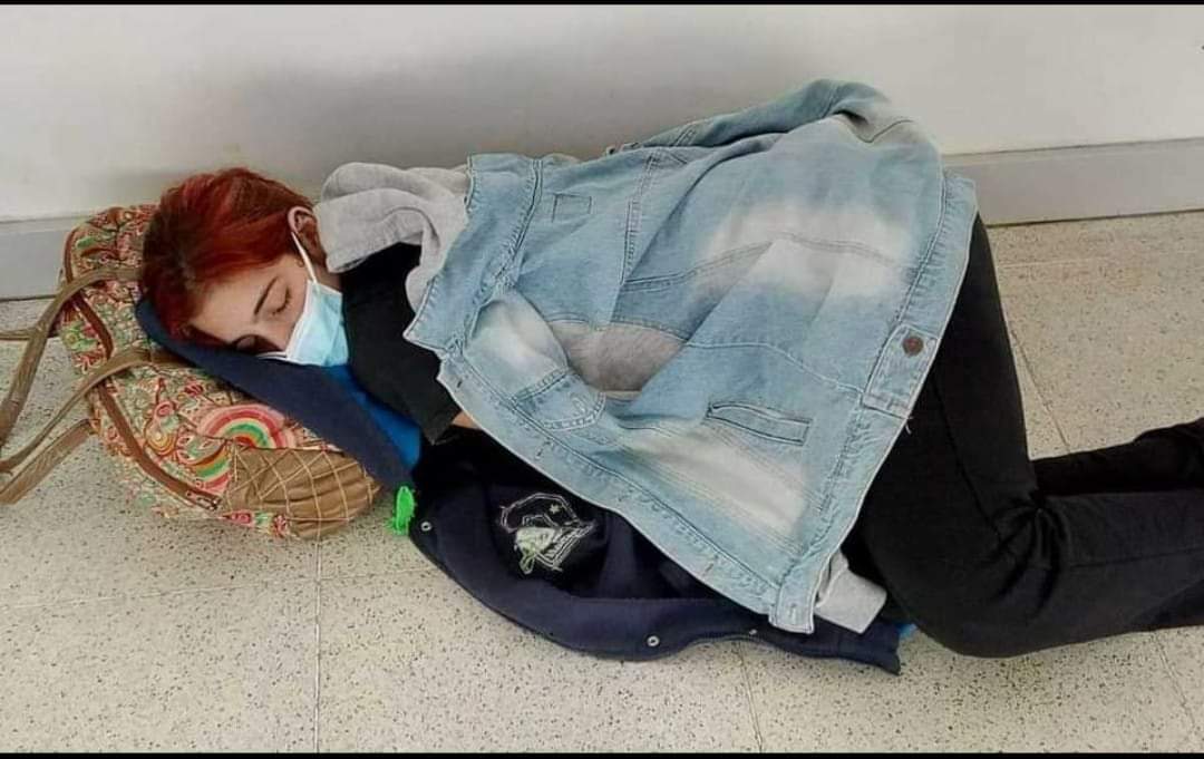 Lara Arreguiz tenía 22 años y estudiaba para ser veterinaria. Murió por covid-19 tras pasar horas acostada en el piso de un hospital de Argentina, esperando que se desocupara una cama para que pudieran atenderla.