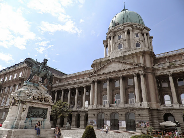 BUDAPEST Y VIENA: UNA SEMANA A ORILLAS DEL DANUBIO - Blogs de Europa - BUDAPEST: PASEO POR BUDA Y VISITA AL PARLAMENTO (8)