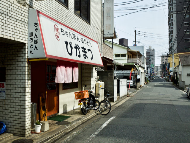 ぴかまつ前の静かな通り