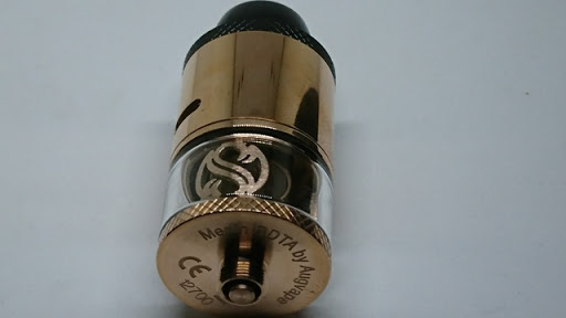 DSC 2950 thumb%255B2%255D - 【RDTA】「AUGVAPE Merlin RDTA」レビュー。あのマーリンの名を継ぐエングレービングの美しさとメタリック感ボディのRDTA！ヘビードローで美味しい ※追記あり【VAPE/電子タバコ/爆煙/アトマイザー】