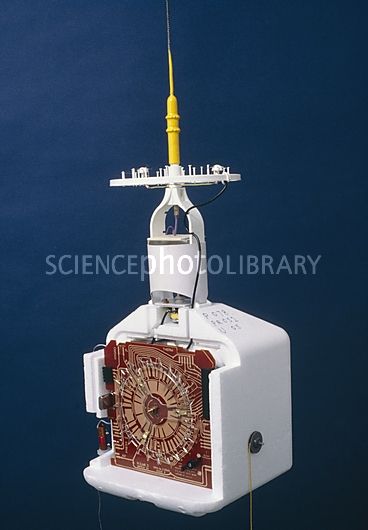 파일:external/www.sciencephoto.com/C0095608-Radiosonde_and_circuitry-SPL.jpg