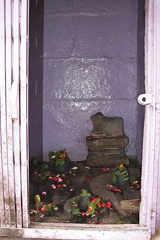 hindu shrine altar ©christine kaaloa