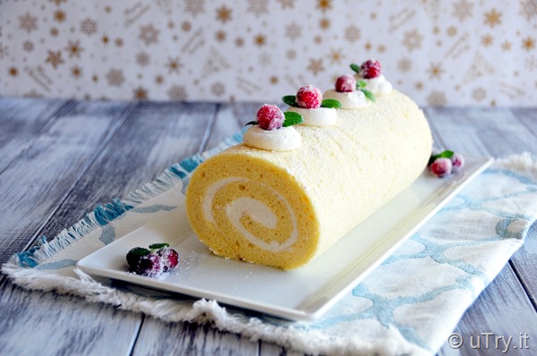 How to Make Vanilla Bean Swiss Roll (雲呢拿瑞士卷蛋糕)  with Step-by-step video tutorial.  Easy and foolproof Swiss Roll recipe.  http://uTry.it